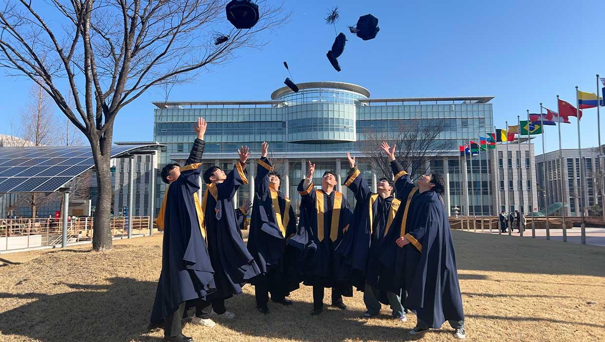 Incheon National University held a degree ceremony in February 2025 대표이미지